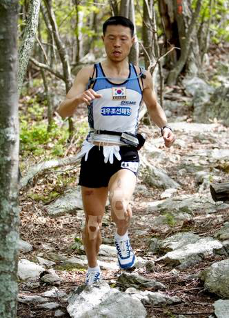 Sim Jae Duk dances over the rocks